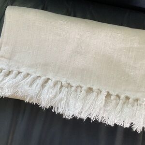 Serena & Lily White Linen Mendocino Lumbar Pillow Cover 14”x30” Knotted Tassels
